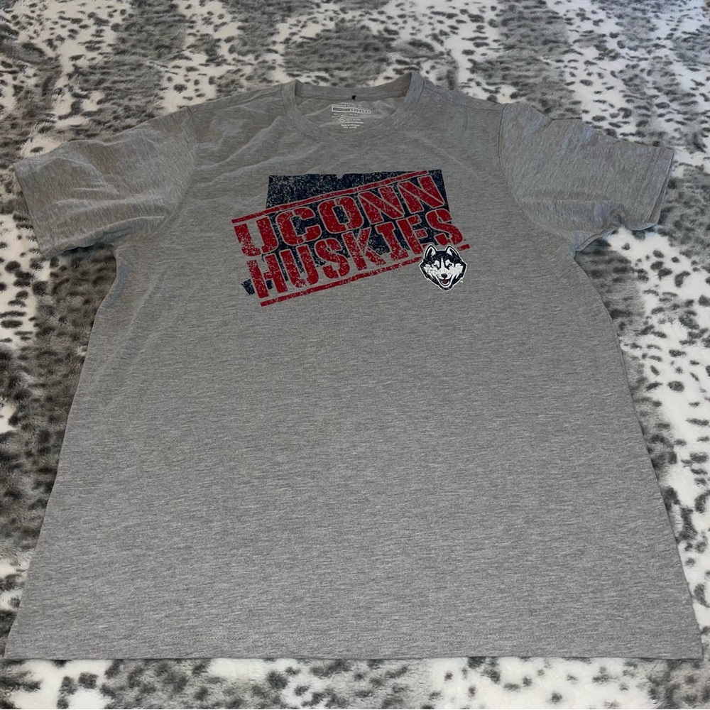 UConn Huskies T-shirt